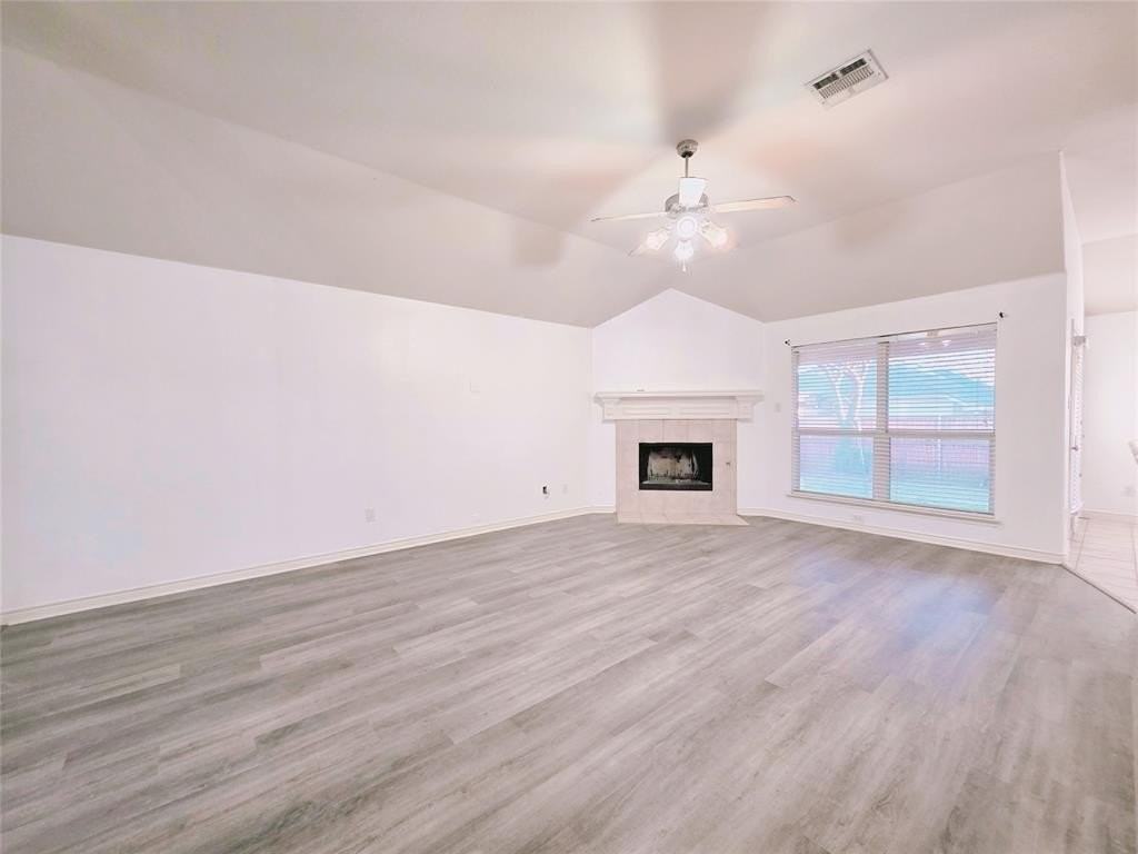 1610 Lake Travis Dr - Photo 3 of 14