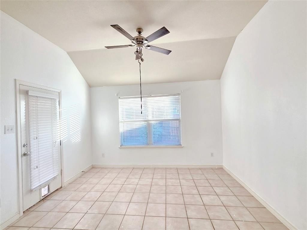 1610 Lake Travis Dr - Photo 6 of 14