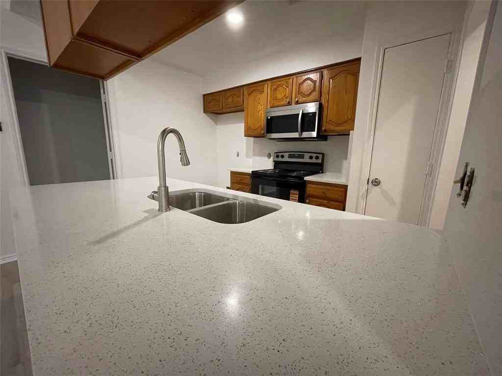 2424 Sherry St - Photo 7 of 26