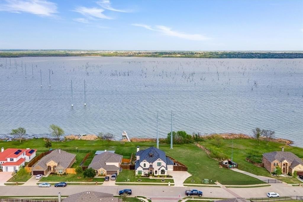 3208 Blue Haven Way - Photo 3 of 39