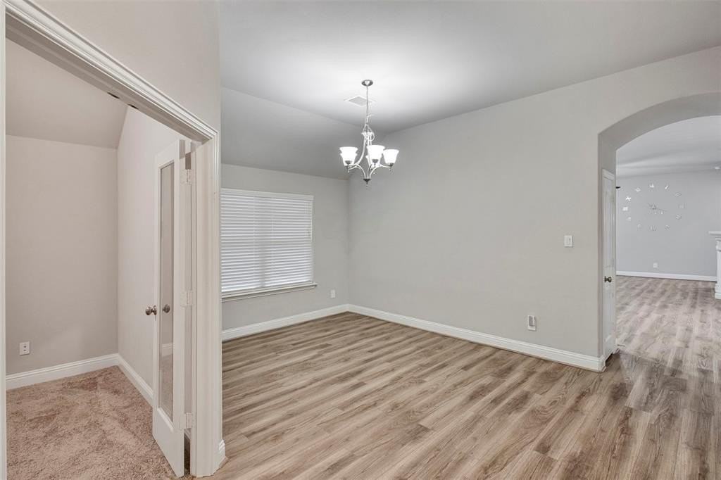 525 Redbud Dr - Photo 3 of 25