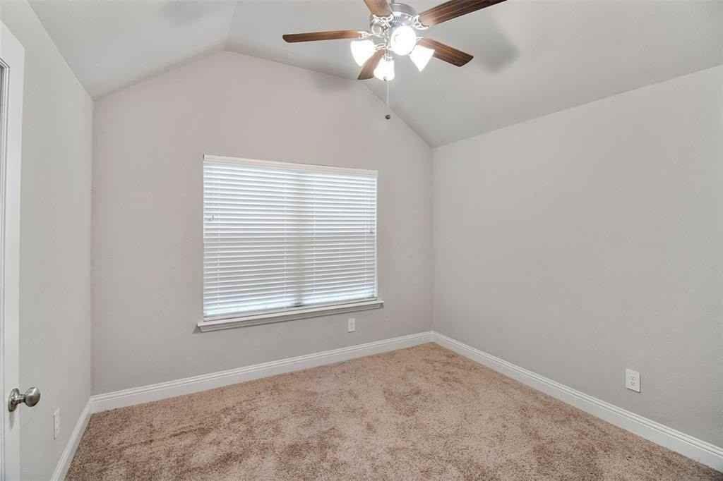 525 Redbud Dr - Photo 5 of 25