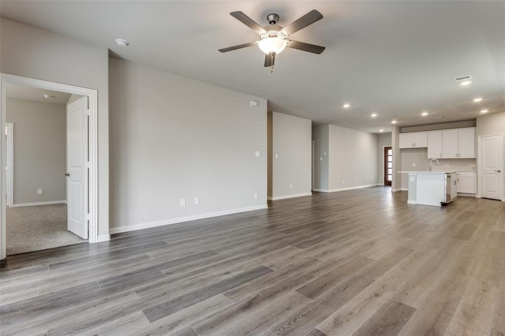 1113 Mahogany Dr - Photo 5 of 25