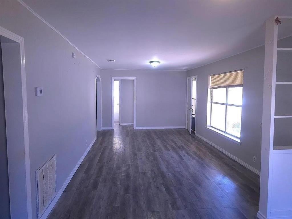 405 24th St Se - Photo 3 of 9