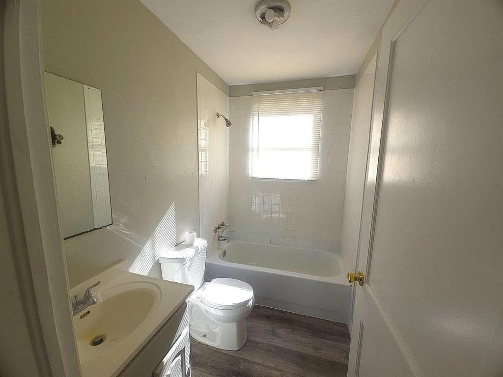 405 24th St Se - Photo 5 of 9