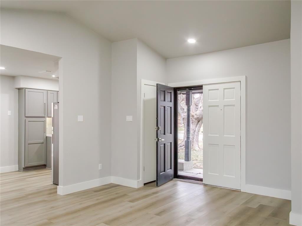 2025 Glencrest Ln - Photo 3 of 30