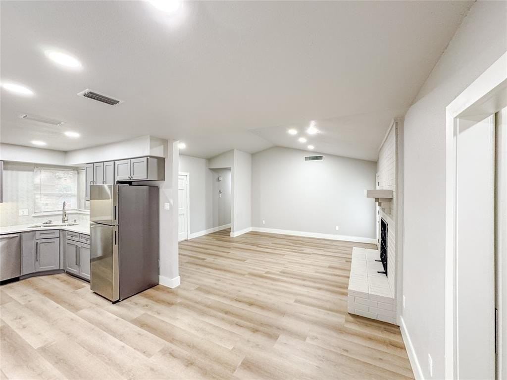 2025 Glencrest Ln - Photo 7 of 30