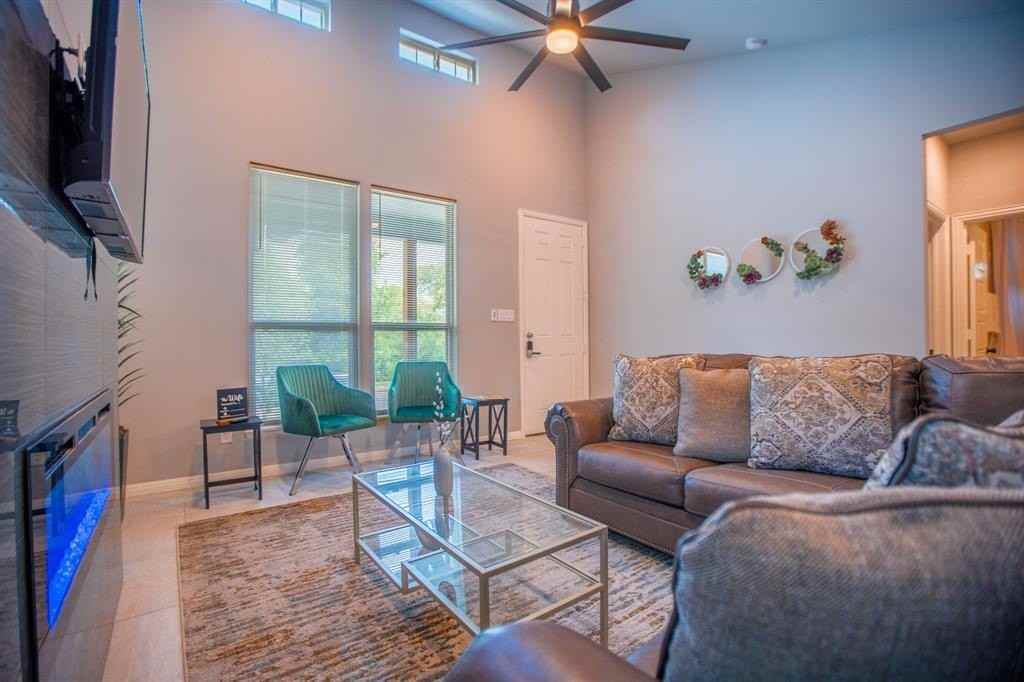 836 E Maddox Ave - Photo 3 of 25