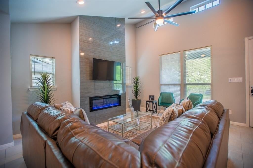 836 E Maddox Ave - Photo 4 of 25