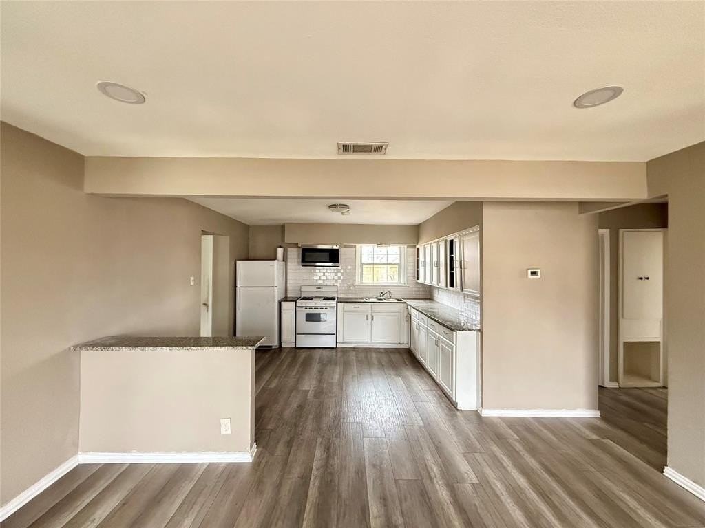 3442 Caracas Dr - Photo 4 of 17