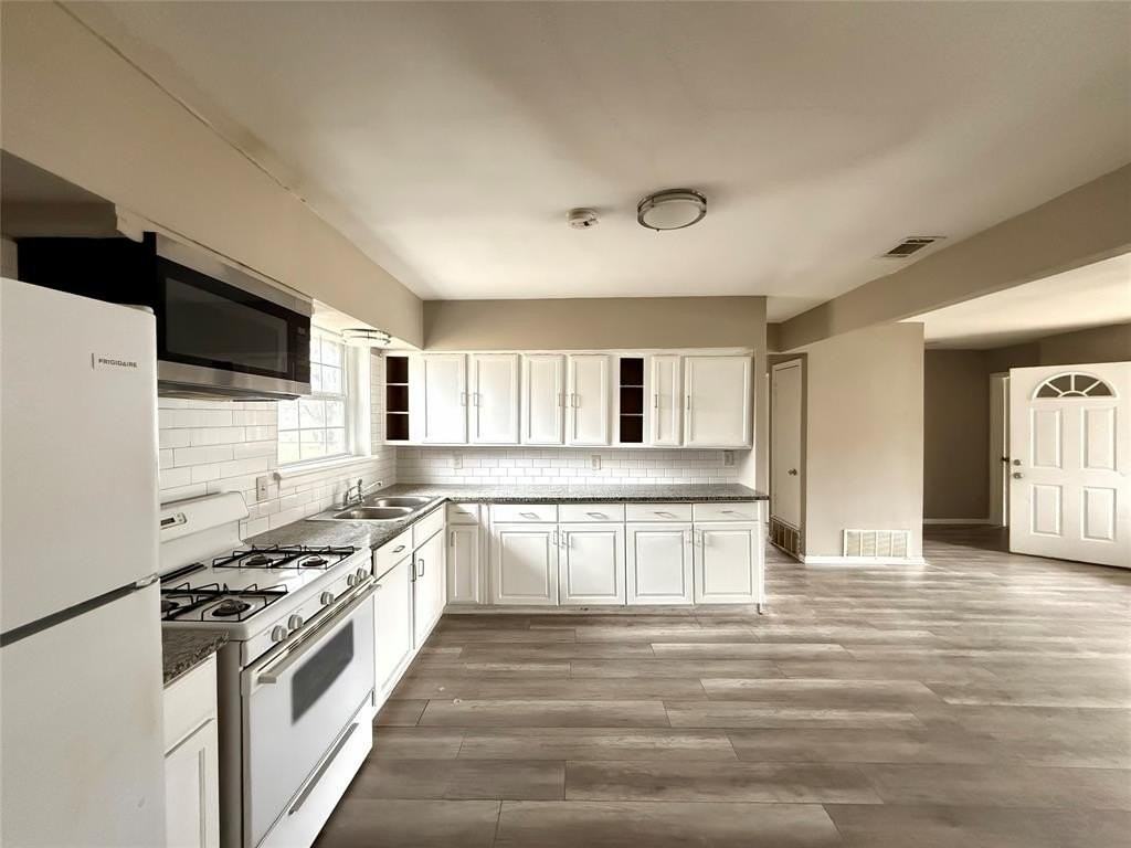 3442 Caracas Dr - Photo 6 of 17