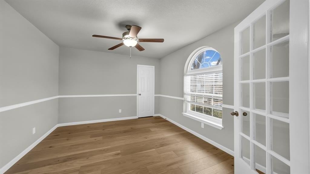 3801 Halifax Ct - Photo 5 of 36