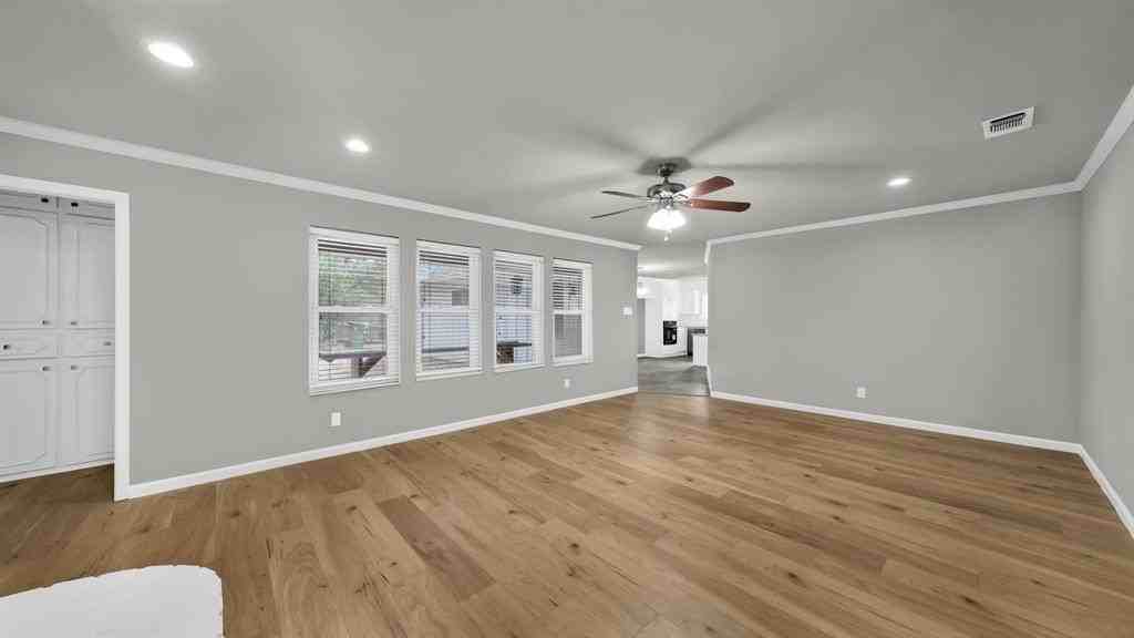 3801 Halifax Ct - Photo 7 of 36