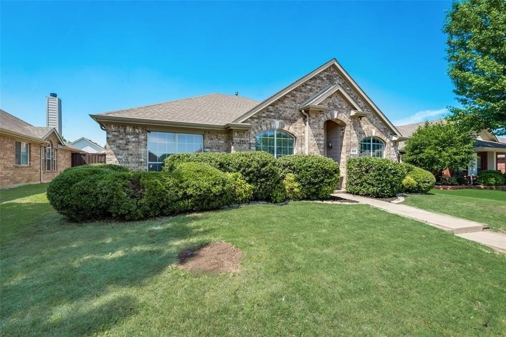 1523 Sleepy Hollow Dr - Photo 4 of 30