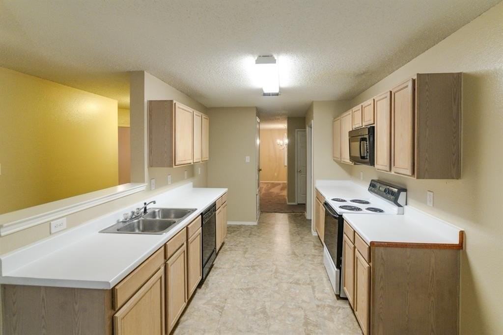 1508 Honey Bee Ln - Photo 4 of 16