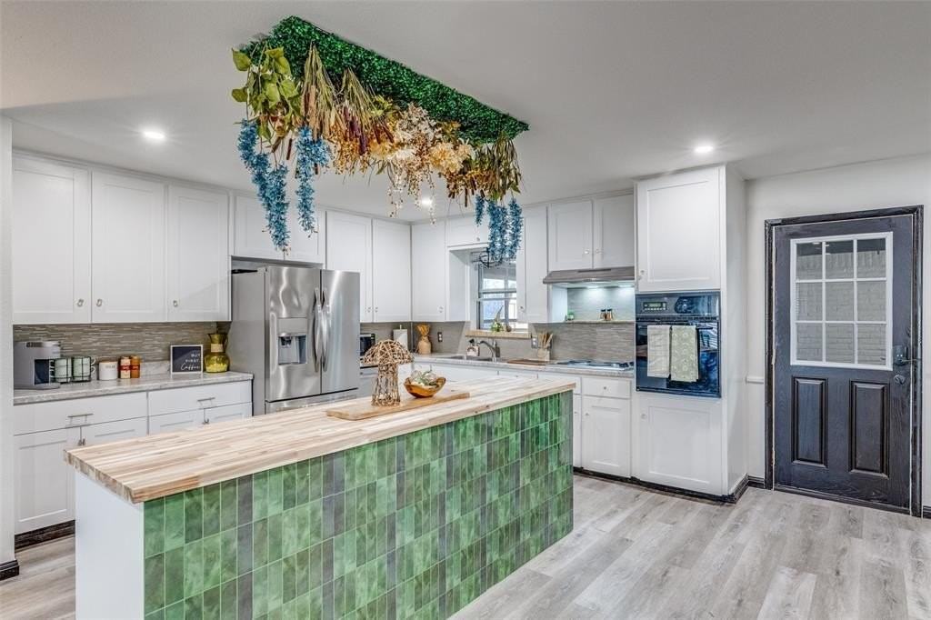 7933 Joreen Dr - Photo 5 of 15