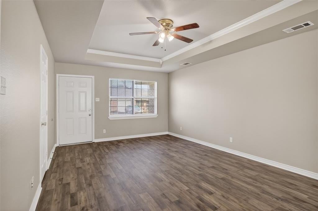 2507 Beverly Ln - Photo 4 of 29