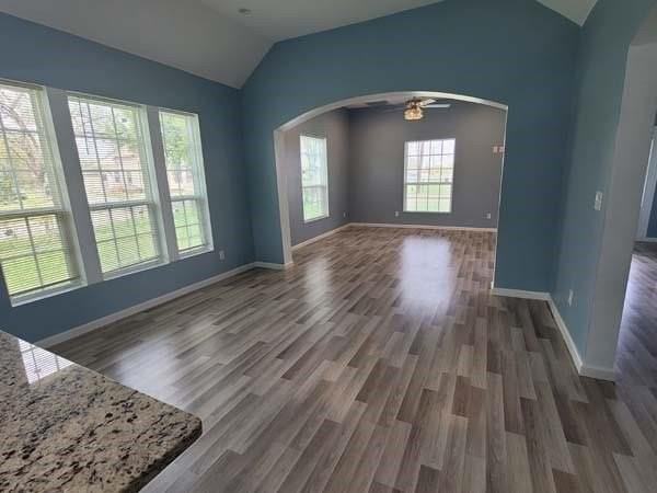 209 Campus St - Photo 4 of 33