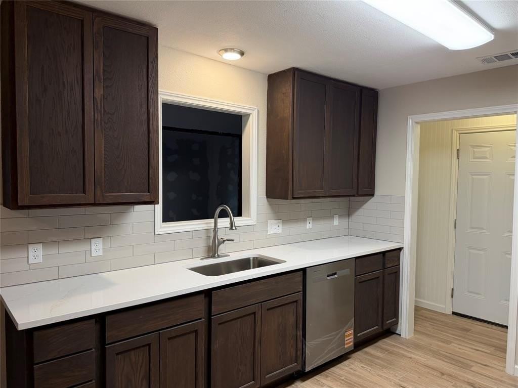 320 Gloria St - Photo 3 of 10