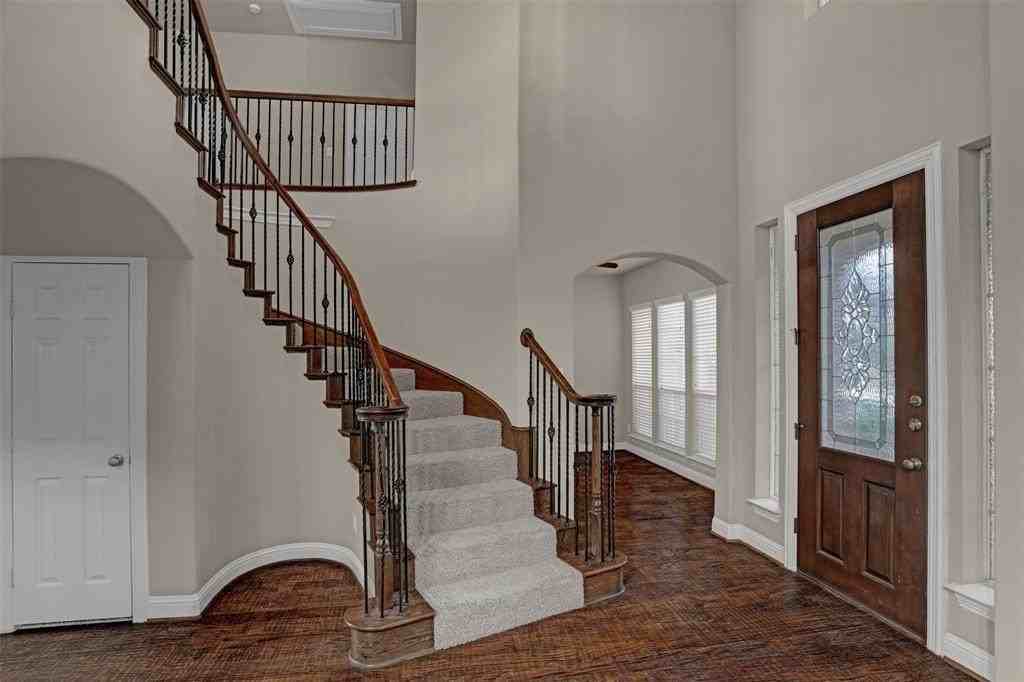 1702 Tulare Dr - Photo 3 of 36