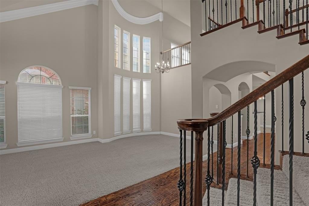 1702 Tulare Dr - Photo 5 of 36