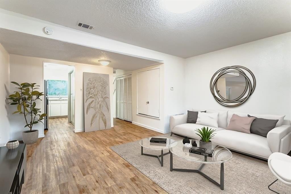 826 Wildwood Ln - Photo 2 of 19