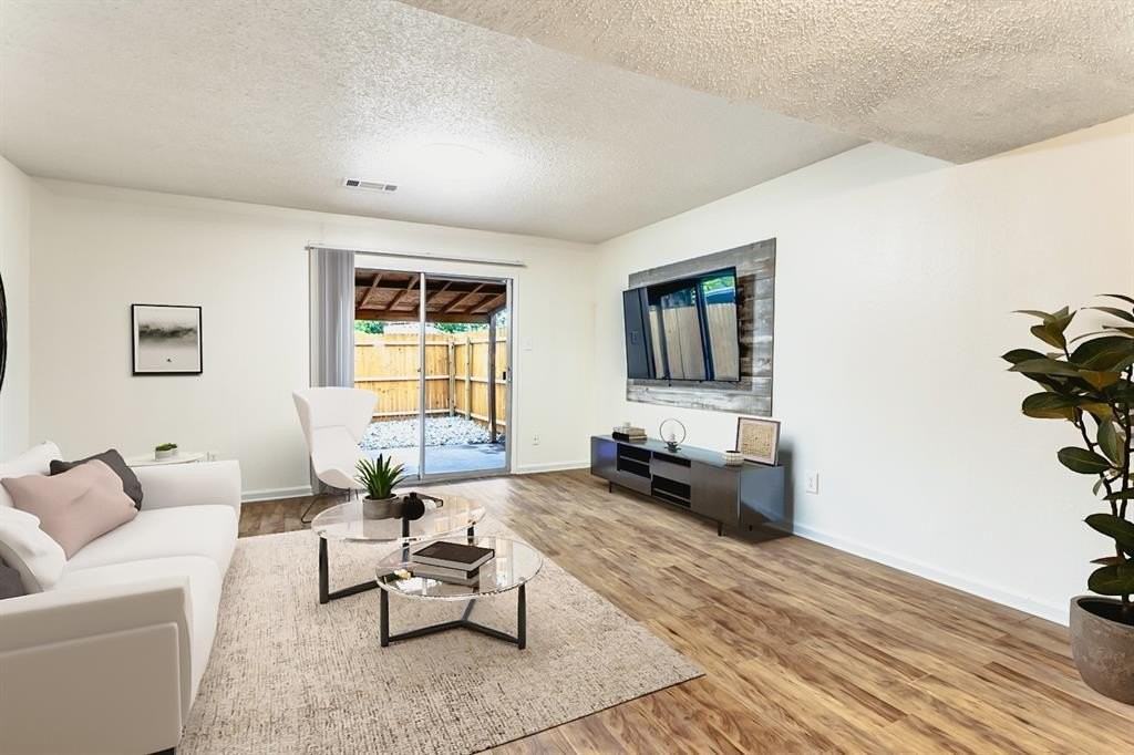 826 Wildwood Ln - Photo 4 of 19