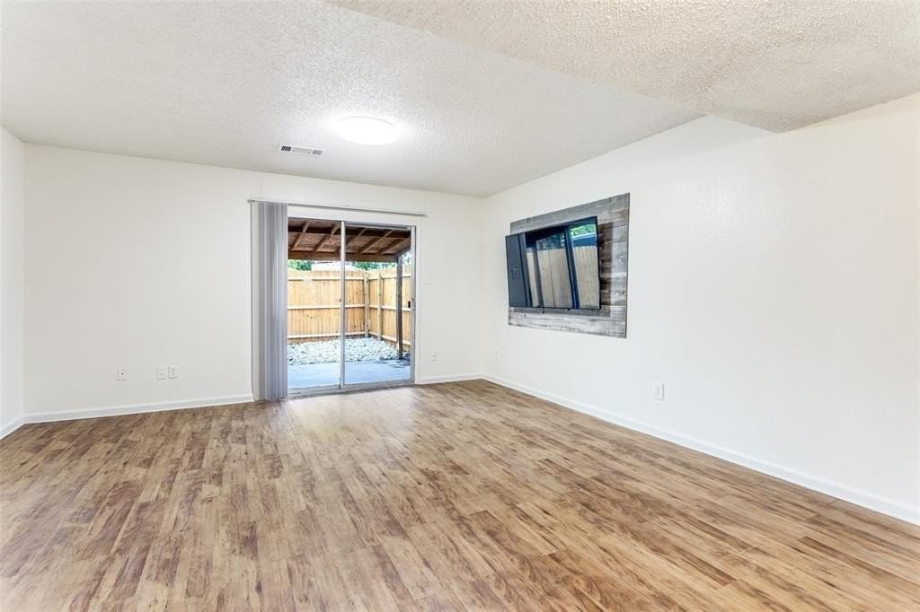 826 Wildwood Ln - Photo 7 of 19