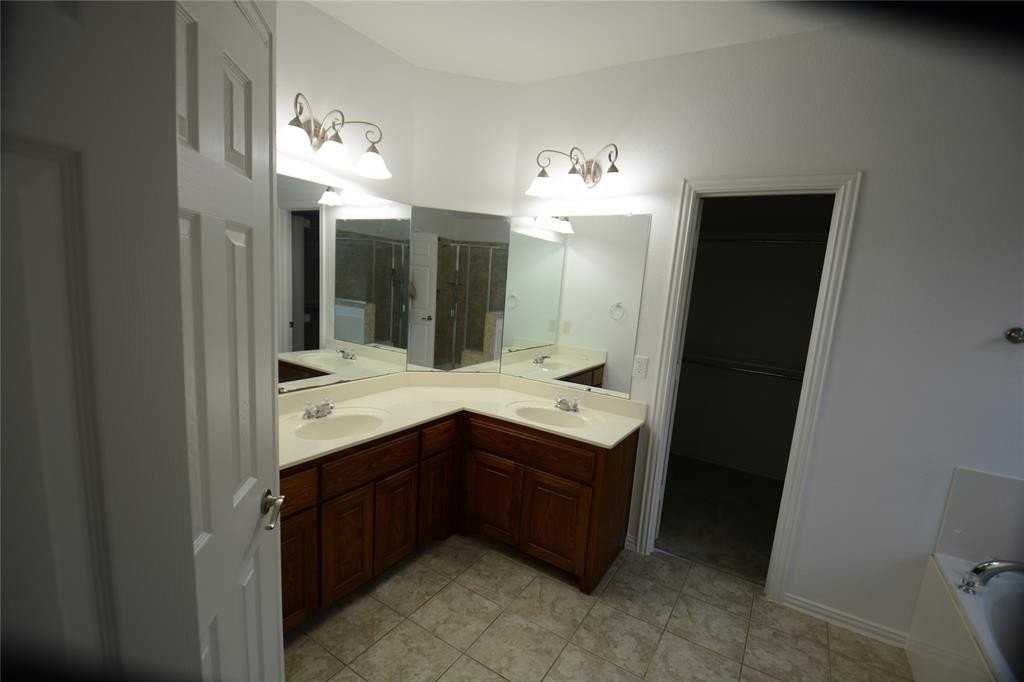 3004 Glenwood Ct - Photo 6 of 8