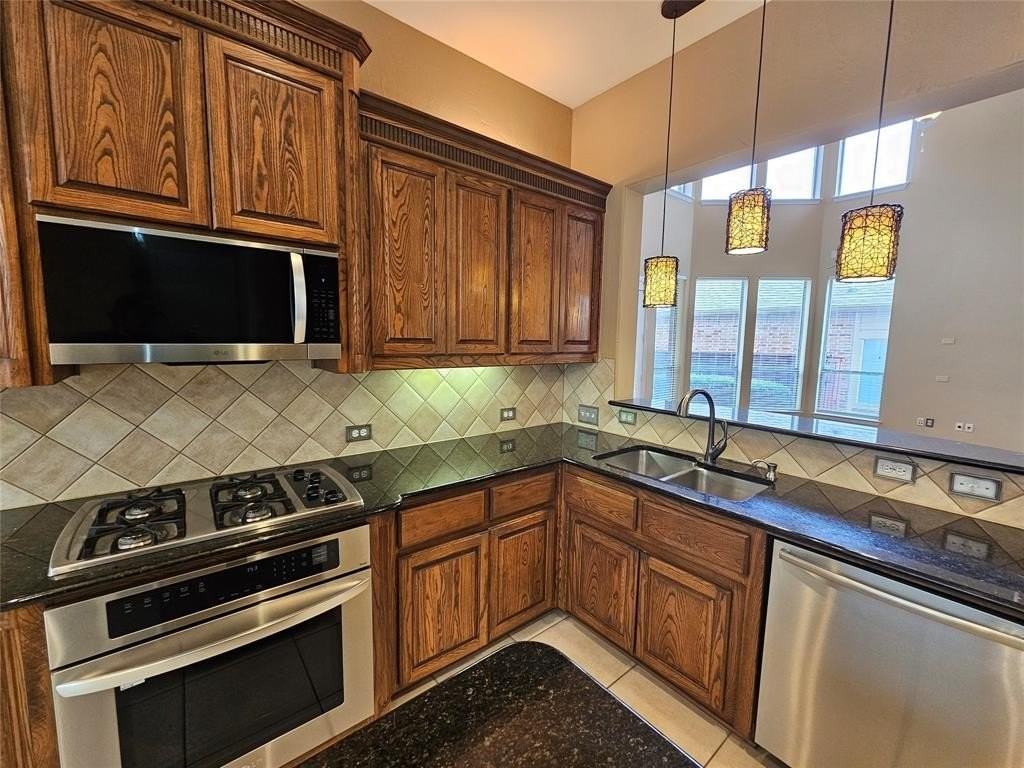 3513 Silverwood Ct - Photo 3 of 30