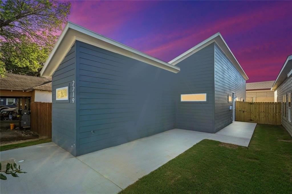 2221 Hooper St - Photo 3 of 21