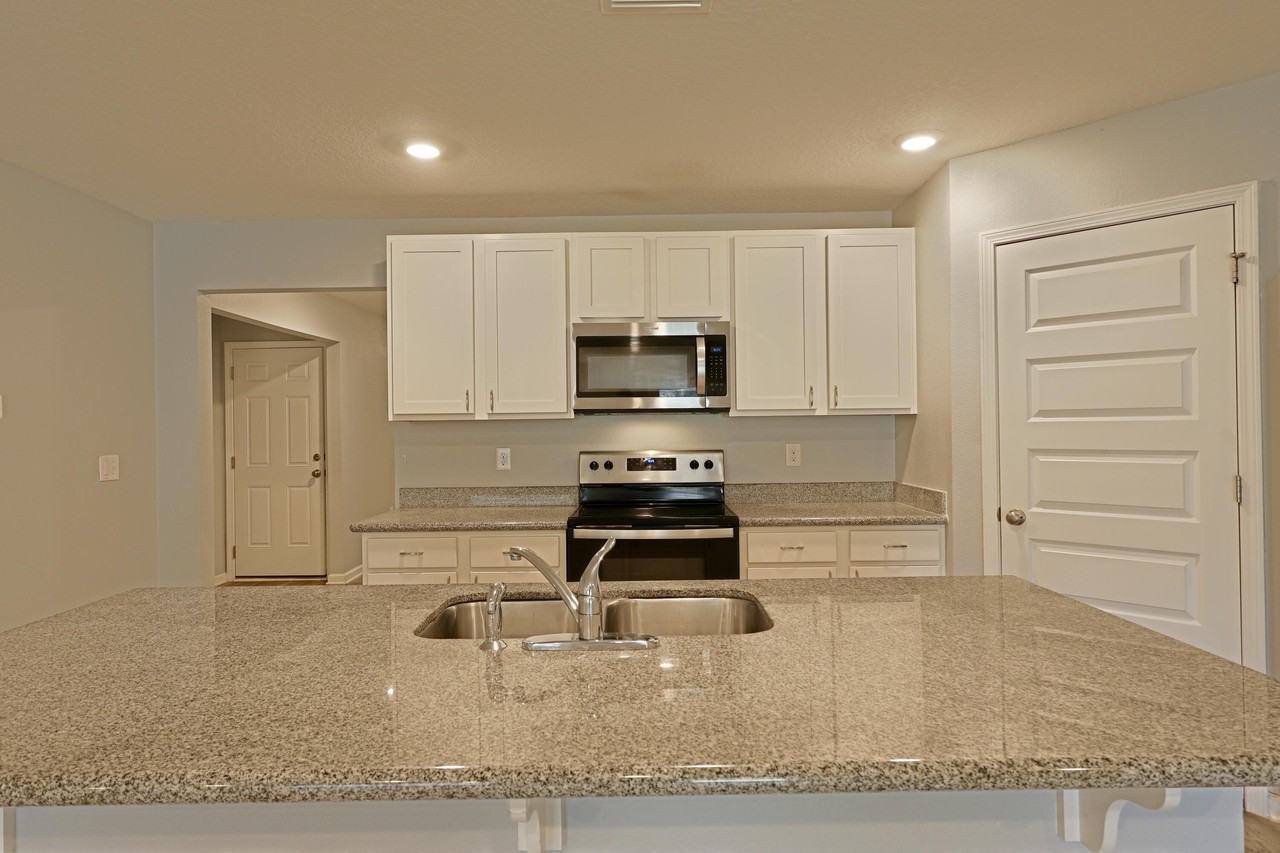 5747 Guinevere Ln - Photo 4 of 31