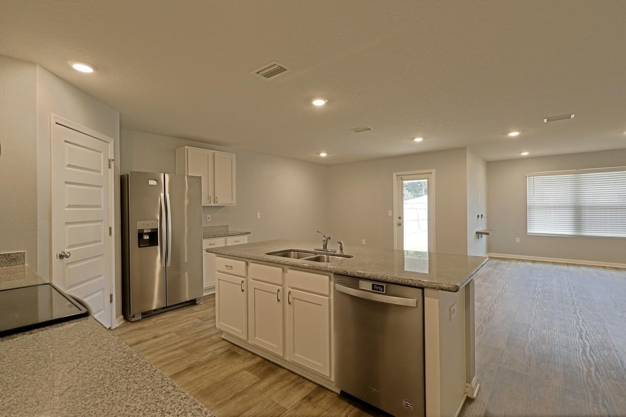 5747 Guinevere Ln - Photo 5 of 31