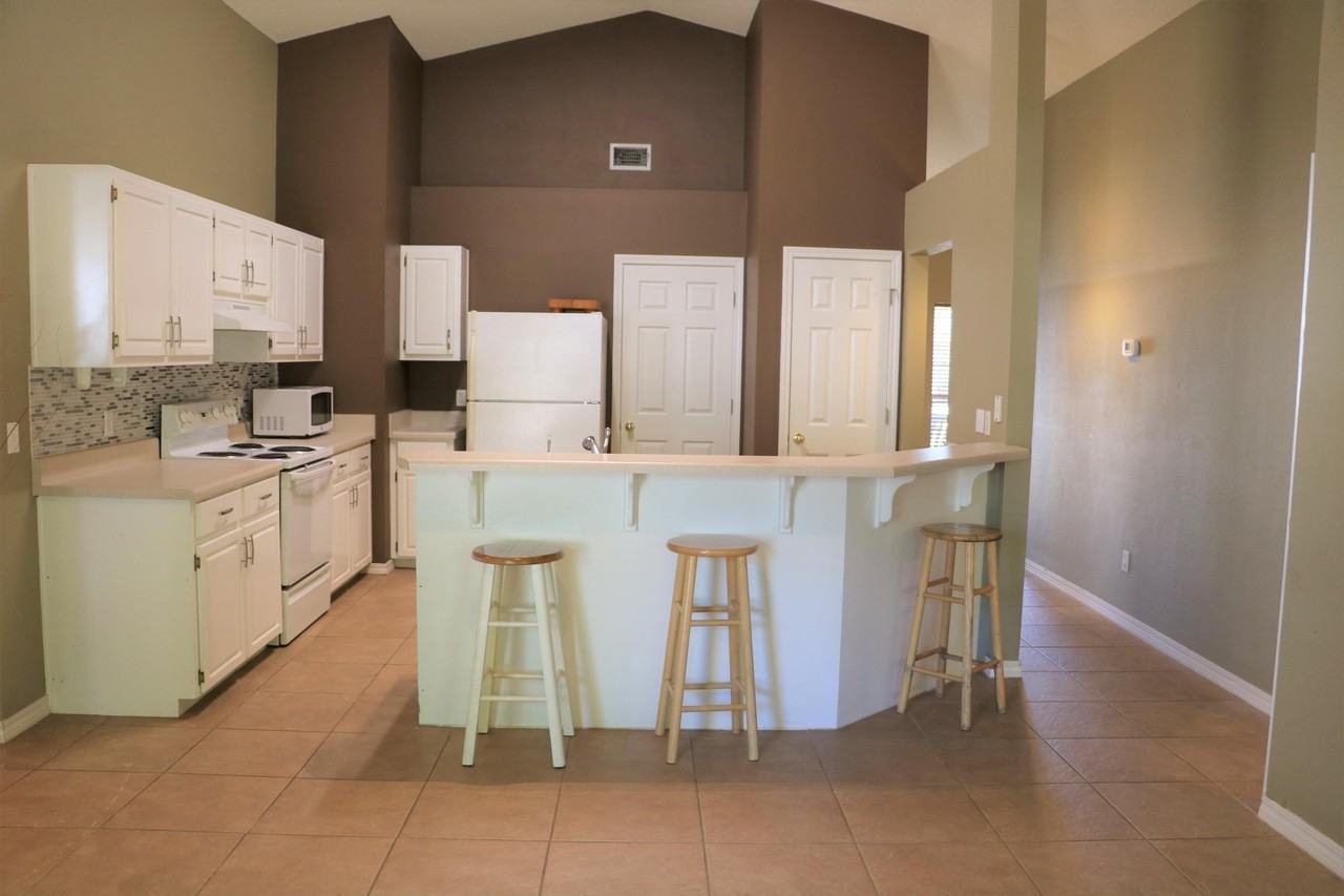 1784 Ivalea Cir - Photo 4 of 18