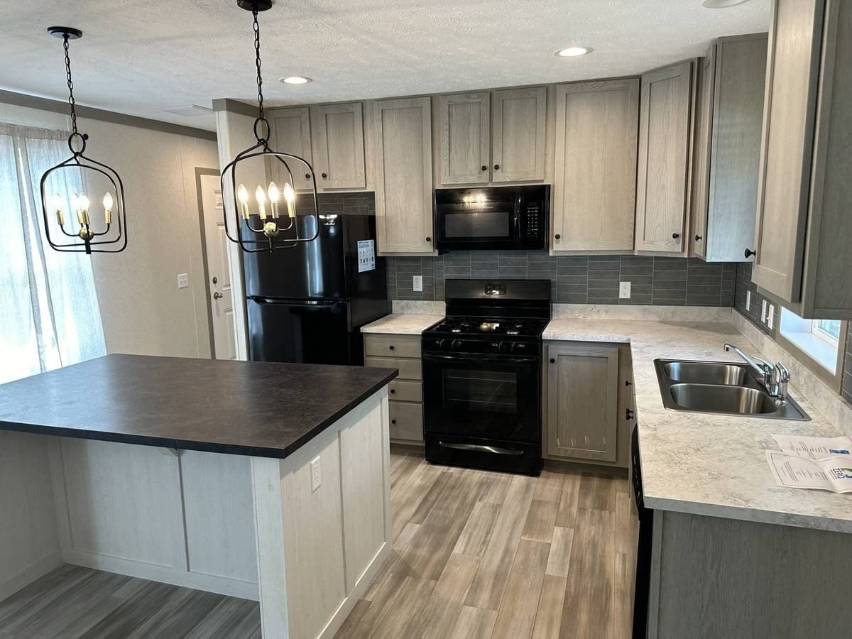 855 W Jefferson St #204 - Photo 2 of 13