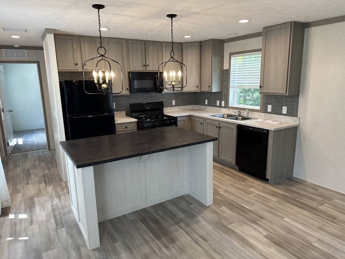 855 W Jefferson St #204 - Photo 3 of 13