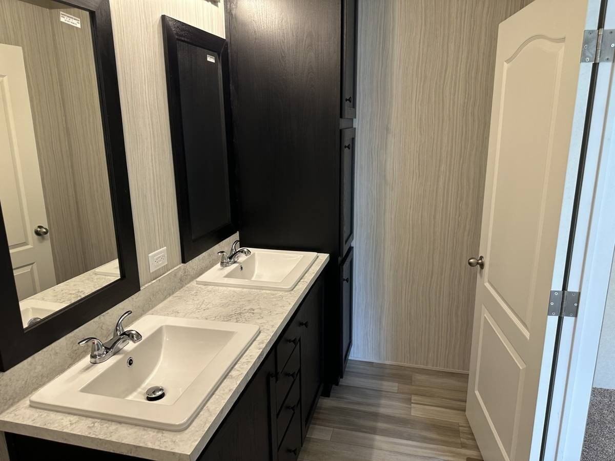 855 W Jefferson St #204 - Photo 7 of 13