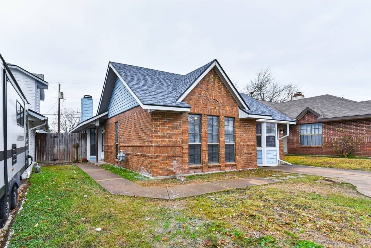 4710 Stone Ridge Dr - Photo 3 of 30