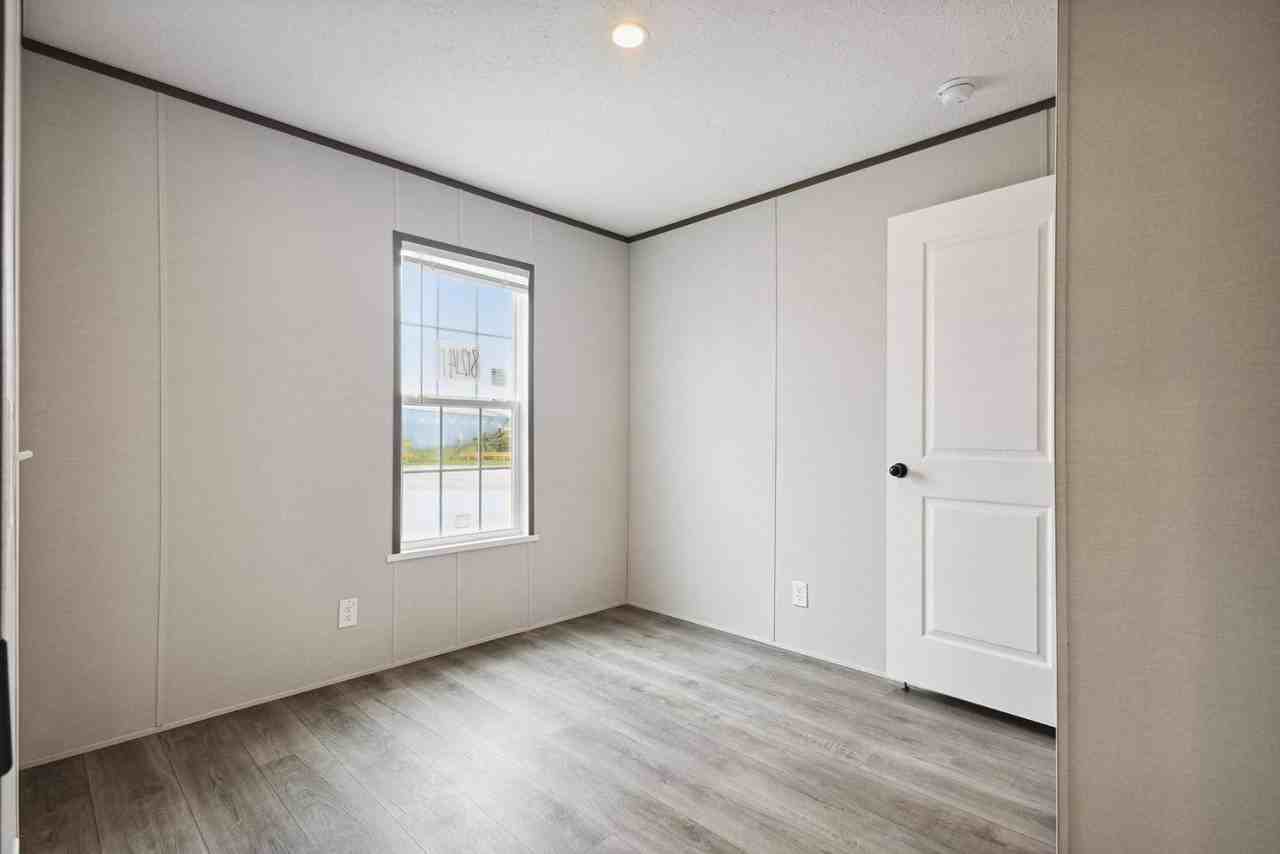 10 Benjamin Ln - Photo 5 of 12