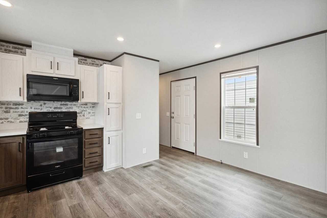 10 Benjamin Ln - Photo 6 of 12