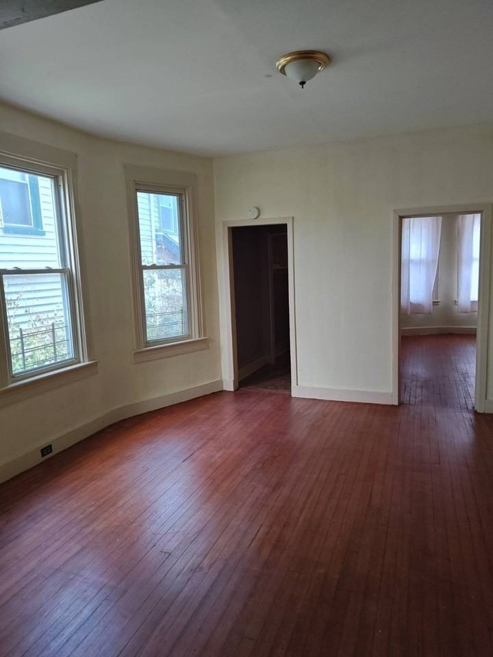 118 Winter Ave #1stFL - Photo 5 of 9