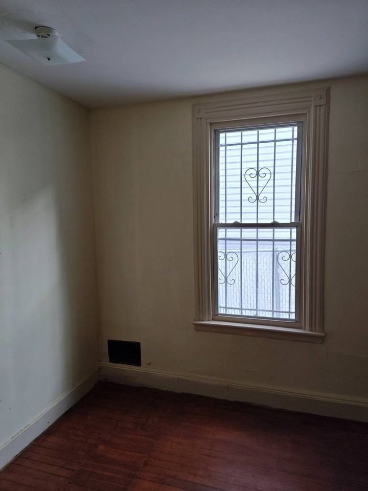 118 Winter Ave #1stFL - Photo 7 of 9