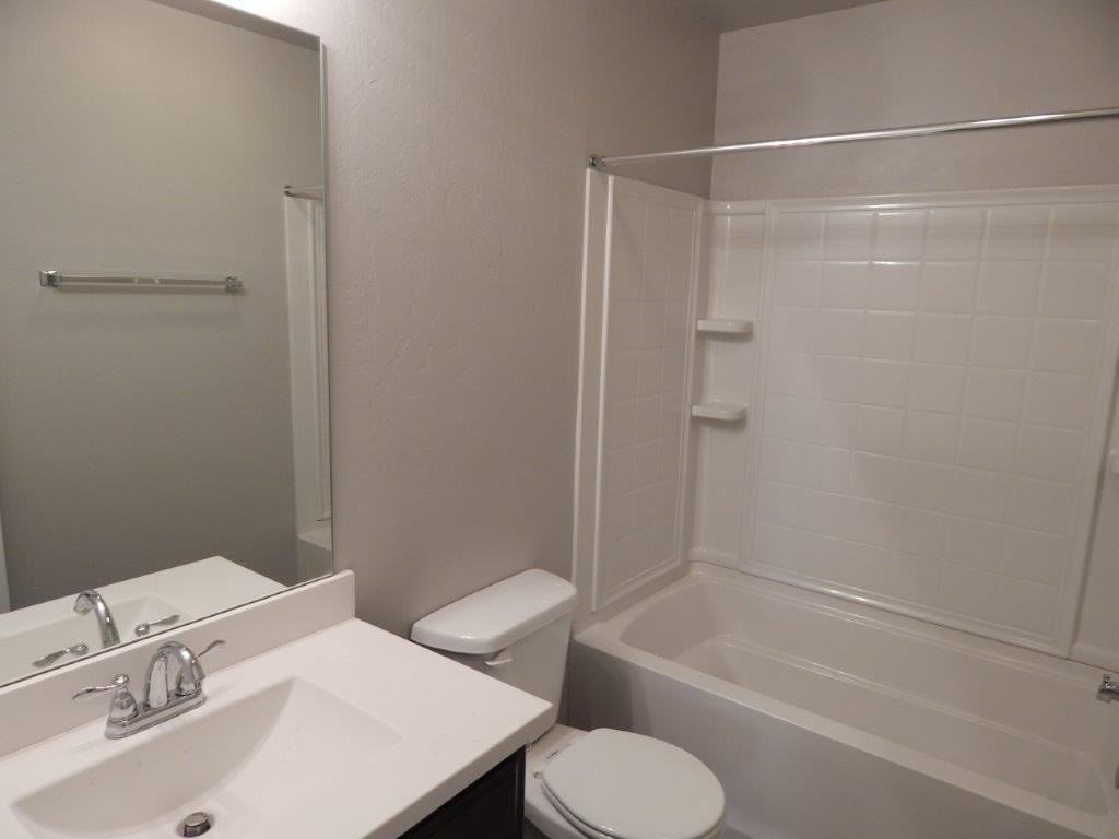 2429 Nw 190th St - Photo 3 of 22