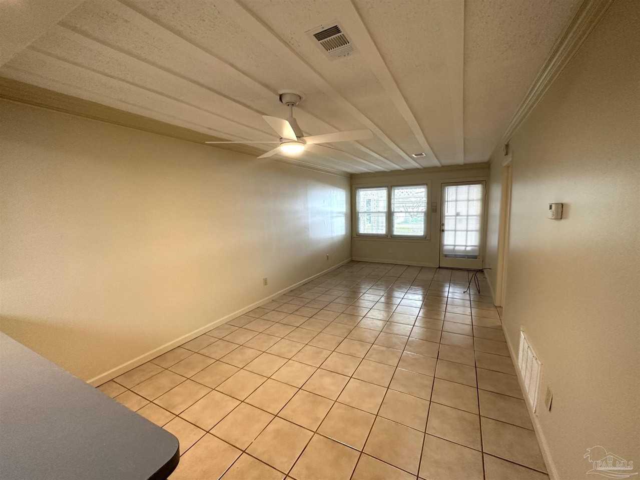 303 Colbert Ave - Photo 4 of 13