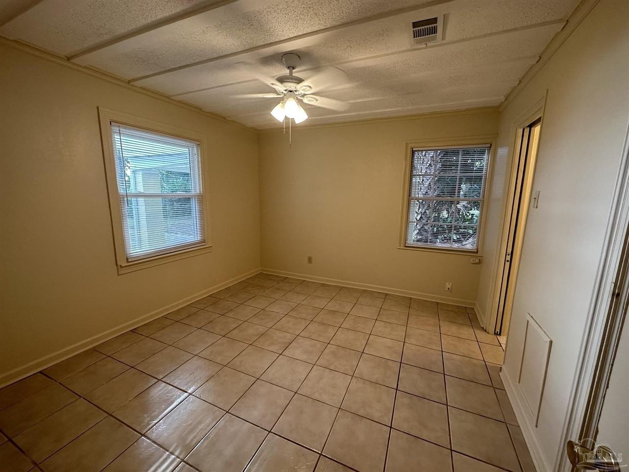 303 Colbert Ave - Photo 7 of 13