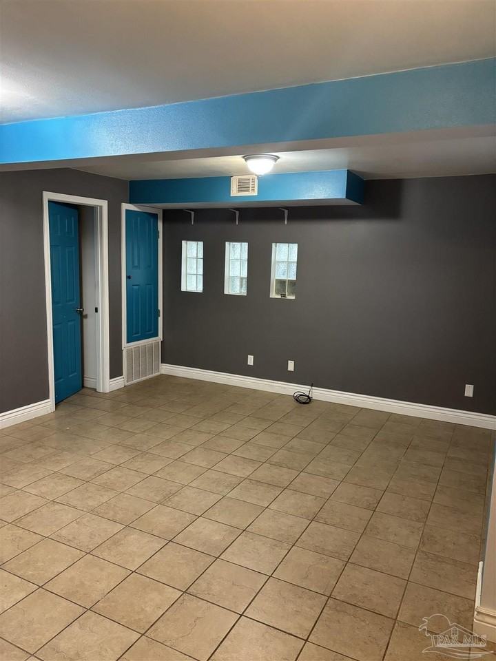 425 Rentz Ave - Photo 3 of 18