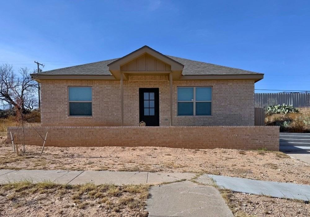 1202 S Main St - Photo 2 of 18