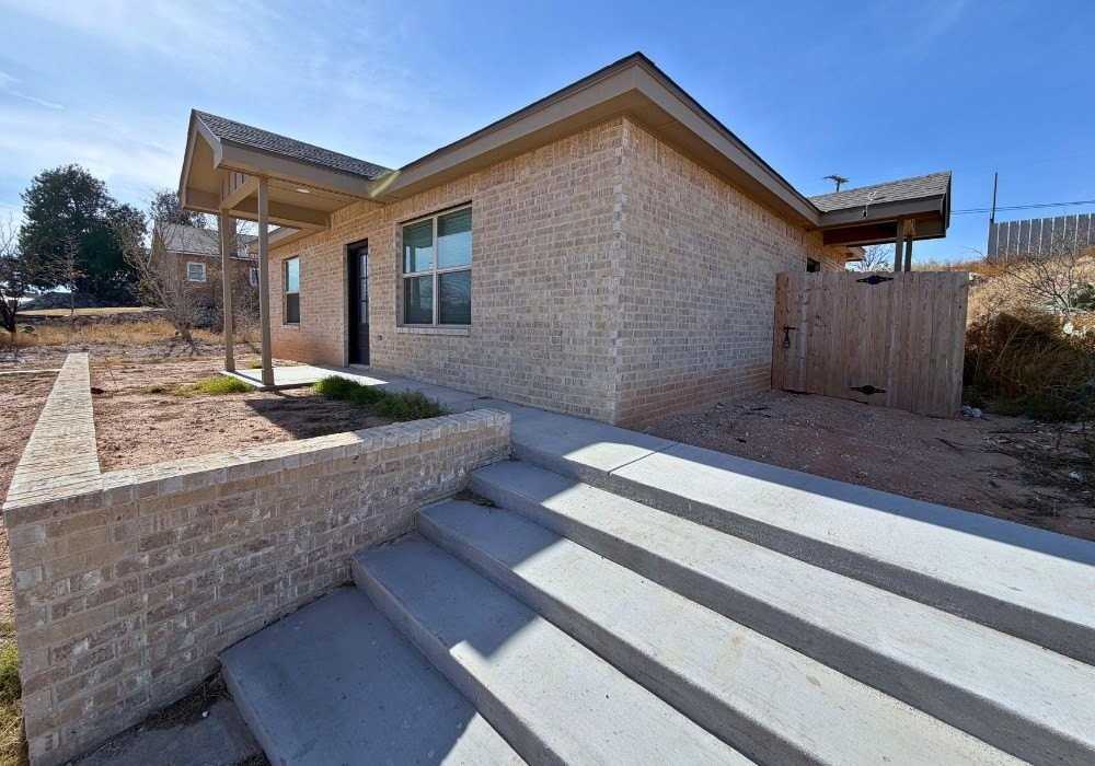 1202 S Main St - Photo 5 of 18