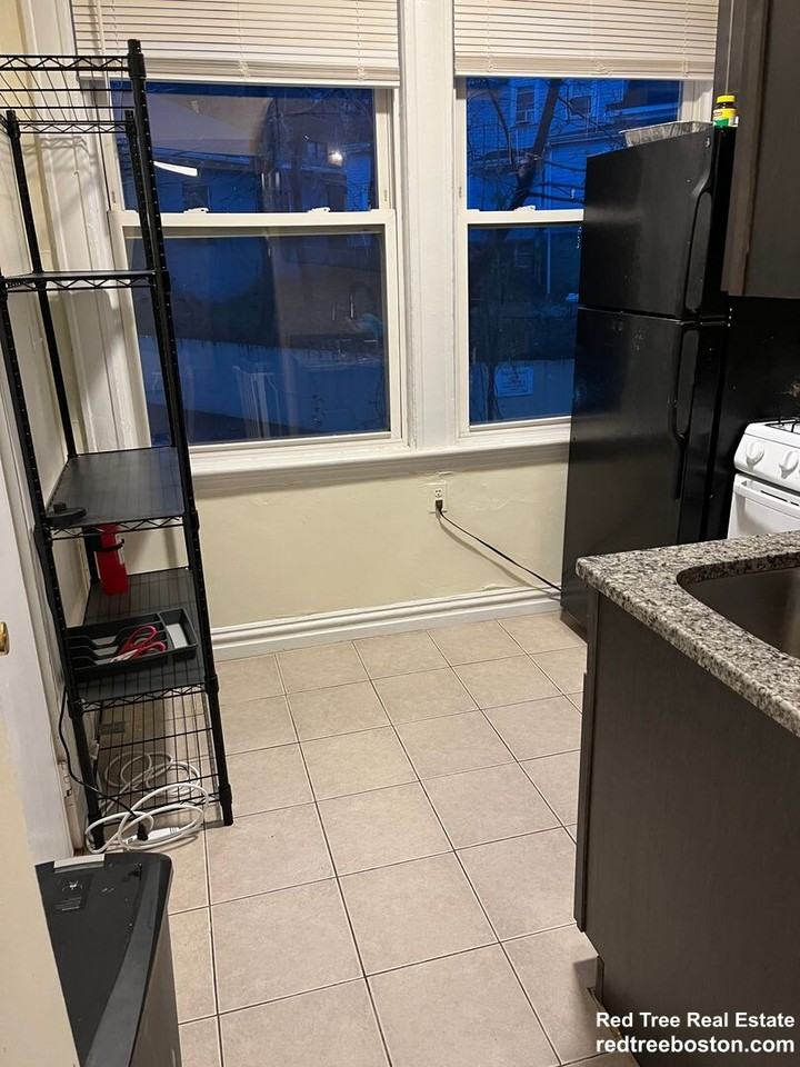 45 Englewood Ave #4 - Photo 3 of 10