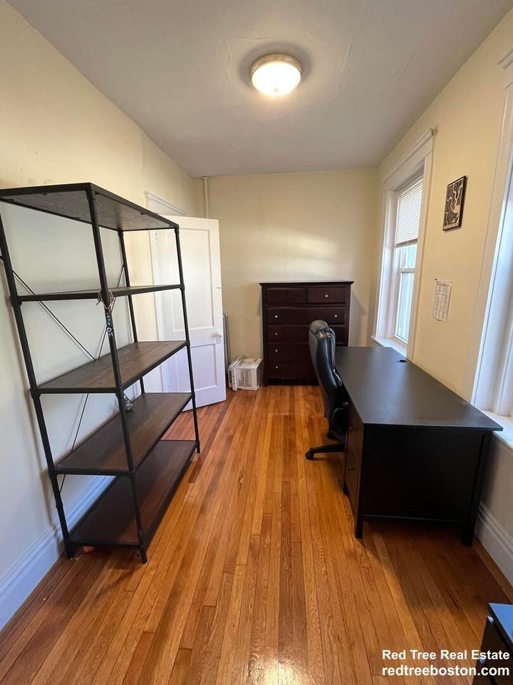 45 Englewood Ave #4 - Photo 5 of 10